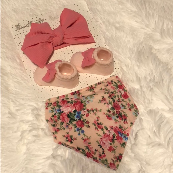 Bow Fancy brand bib, booties & hair bow set(3PCS) - Picture 5 of 5